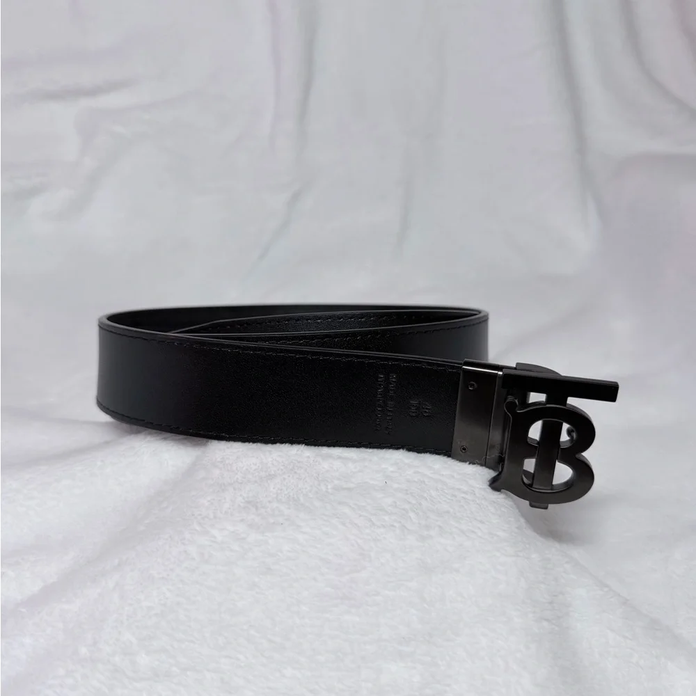 👨🏻Burberry Black Leather Belt reversible size 40/100